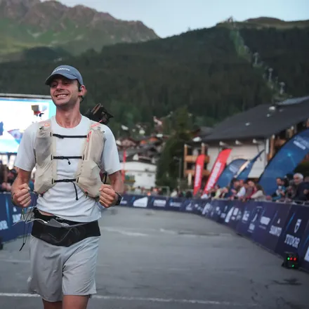 Nicolas Goullet de Rugy, souriant, à l’arrivée de l’UTMB Verbier